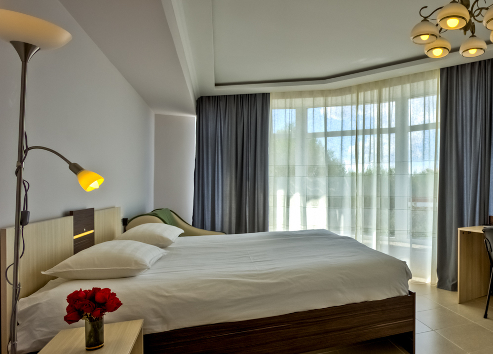 <span style="font-weight: bold;">LUX</span>